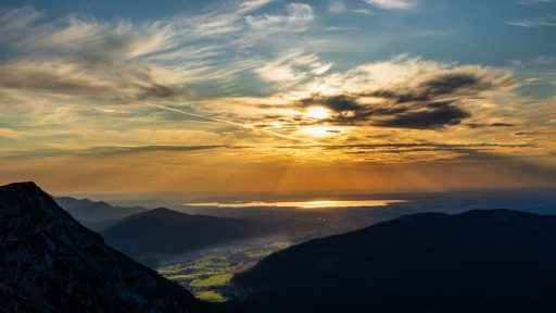Abend, Sonne, Wolken, See.