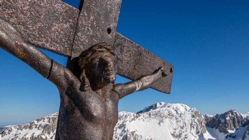 Leidender Christus und Göll im Hintergrund.