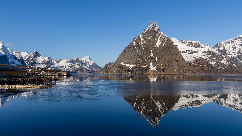 Schöne Pyramide aus Granit in Norwegen.