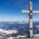 Schönes Gipfelkreuz auf der Schneespitze.