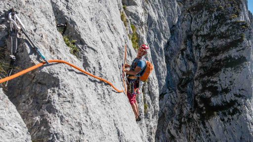 Die Hüfte an die Wand und auf die Füße vertrauen!